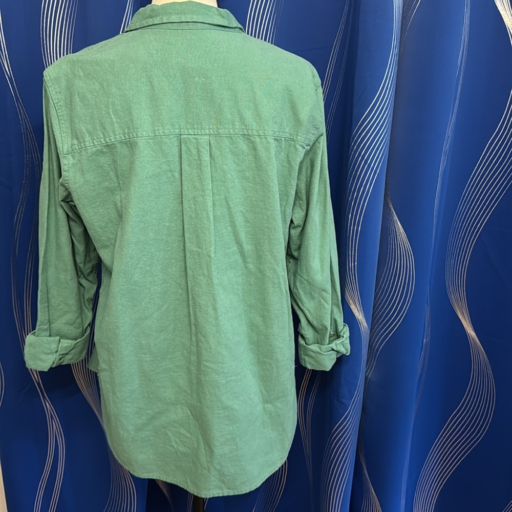 Universal Thread Green Button-Up Shirt, Relaxed Fit - Picture 3 of 4